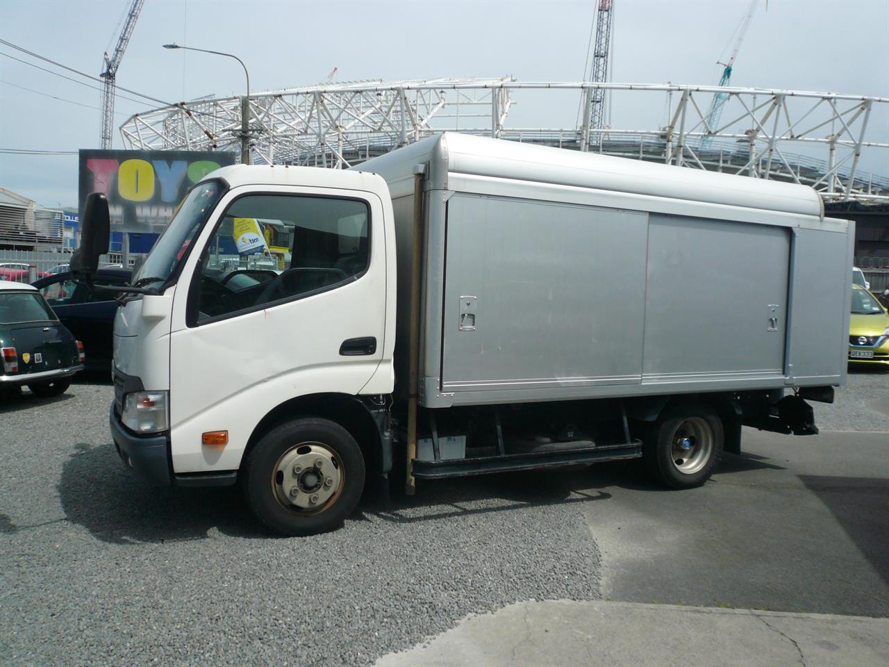 2013 Hino Dutro