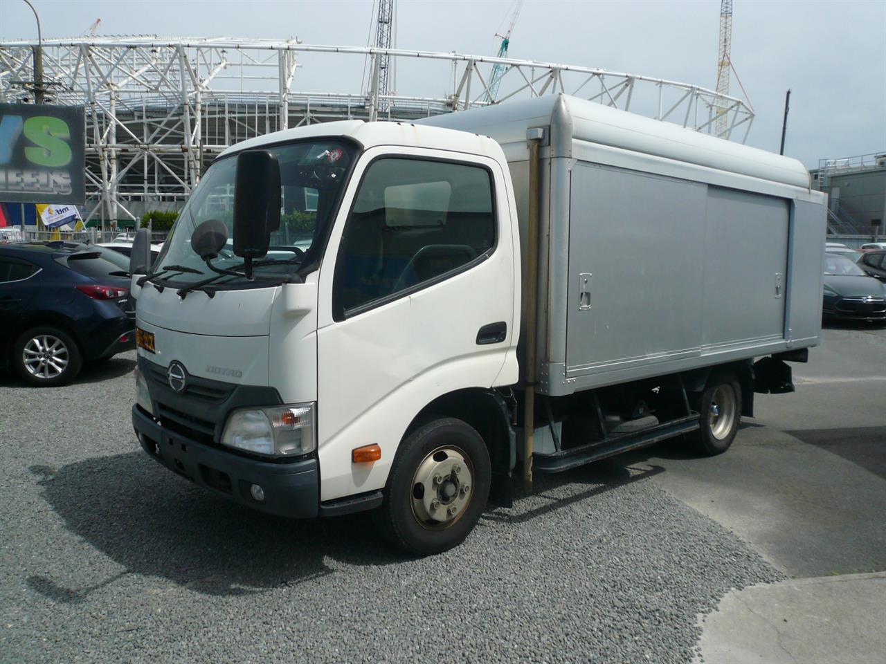 2013 Hino Dutro