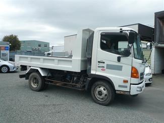 2016 Hino Ranger tipper truck - Thumbnail