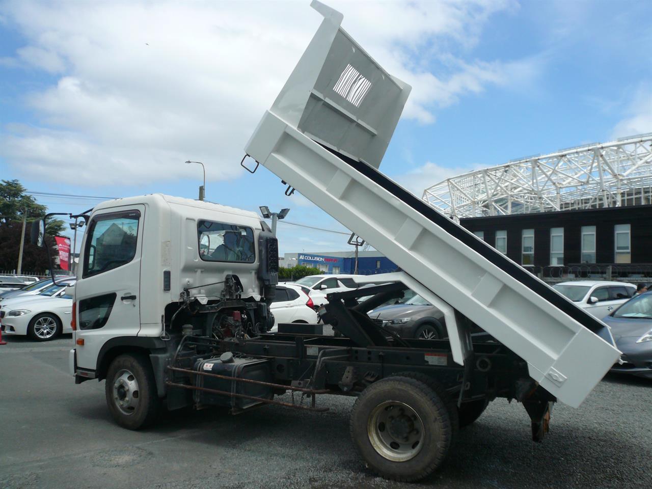 2016 Hino Ranger tipper truck