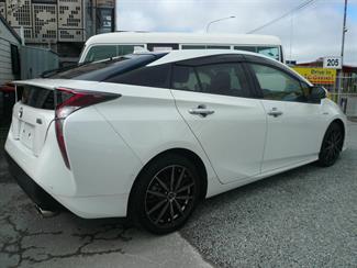 2019 Toyota Prius - Thumbnail