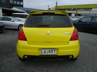 2009 Suzuki Swift - Thumbnail