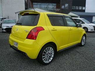 2009 Suzuki Swift - Thumbnail