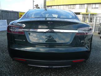 2015 Tesla Model S - Thumbnail