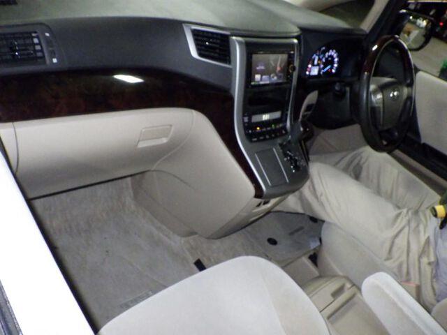 2013 Toyota Alphard