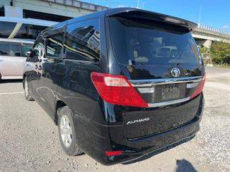 2013 Toyota Alphard - Thumbnail