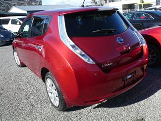 2013 Nissan LEAF - Thumbnail