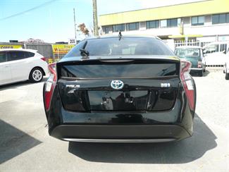 2018 Toyota Prius - Thumbnail