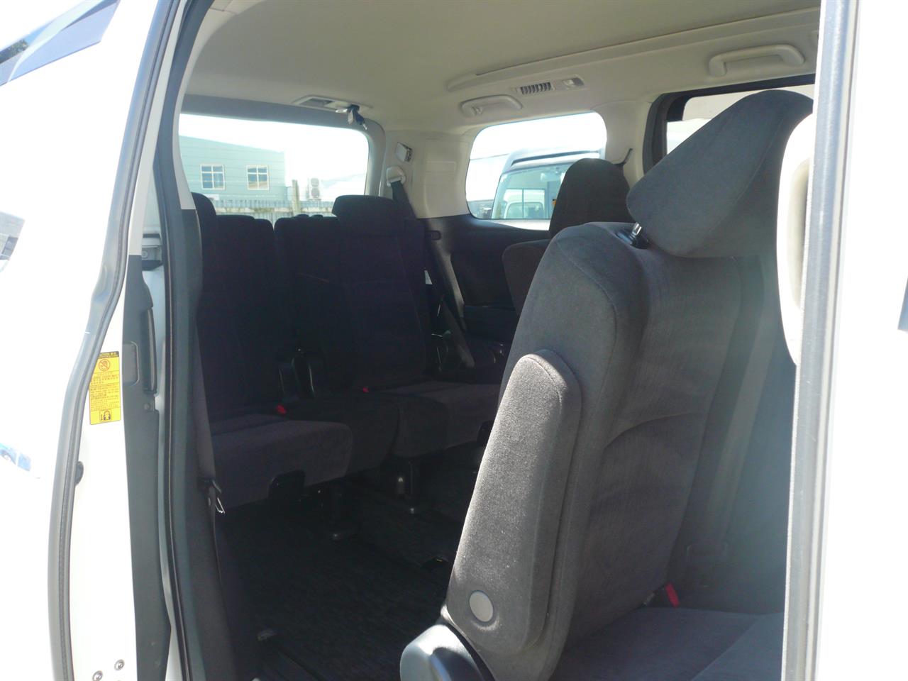 2012 Toyota Vellfire 2400cc 8 seaters