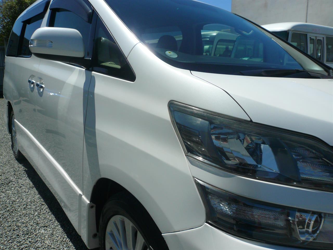 2012 Toyota Vellfire 2400cc 8 seaters