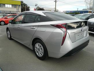 2019 Toyota Prius - Thumbnail