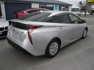 2019 Toyota Prius - Thumbnail