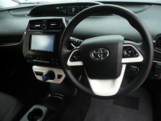 2019 Toyota Prius - Thumbnail