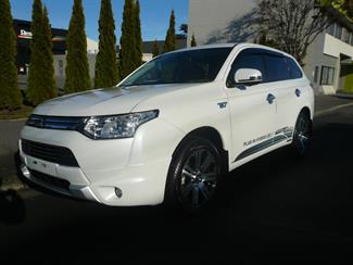 2013 Mitsubishi Outlander - Thumbnail