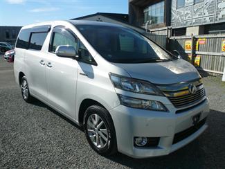 2013 Toyota Alphard - Thumbnail